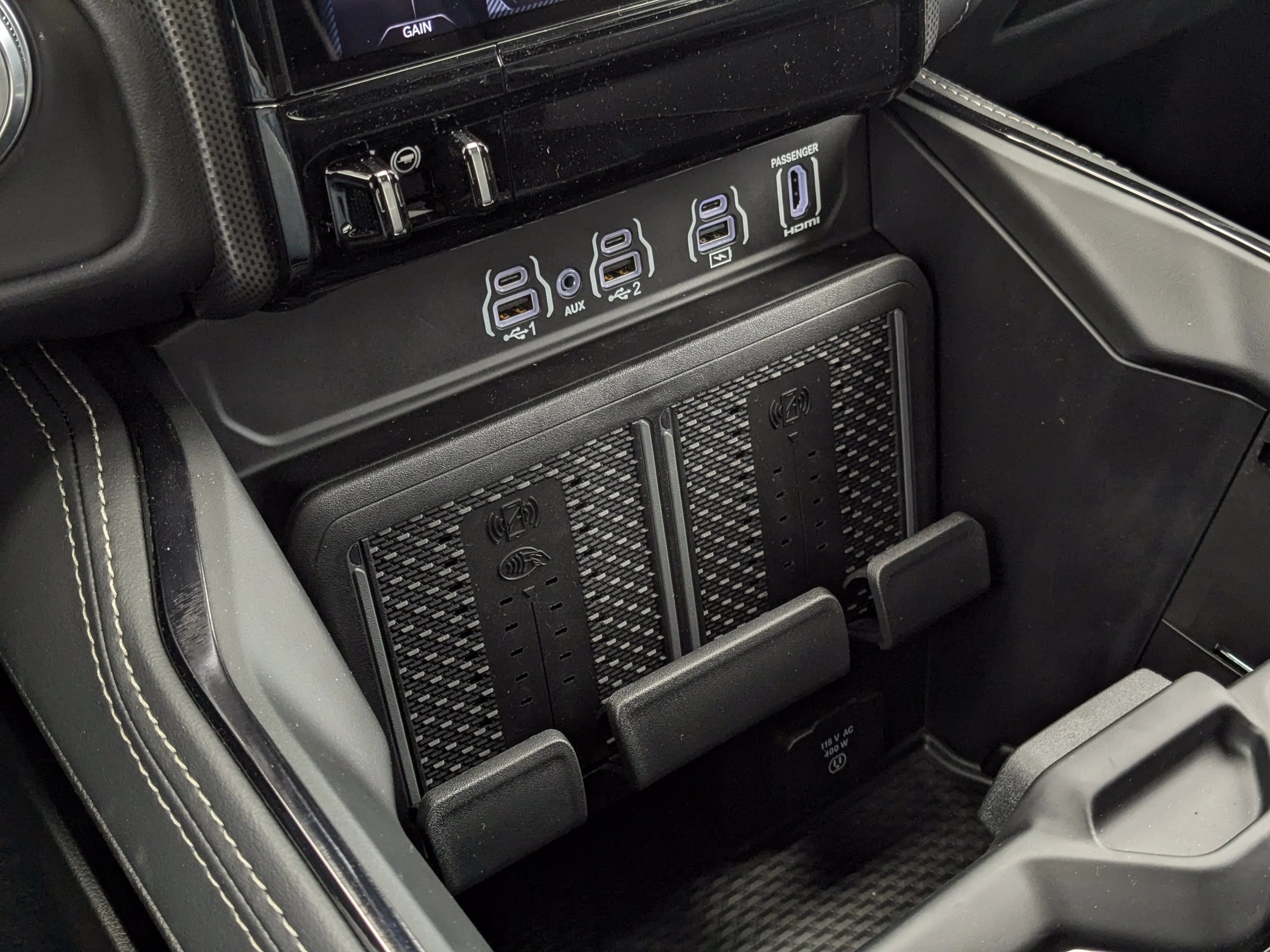 New 2026 Black RAM Limited - - 5.7L HEMI V8 - Pano Sunroof - Limited Lvl A Grp - Trailer Brake Ctrl & More! image 21