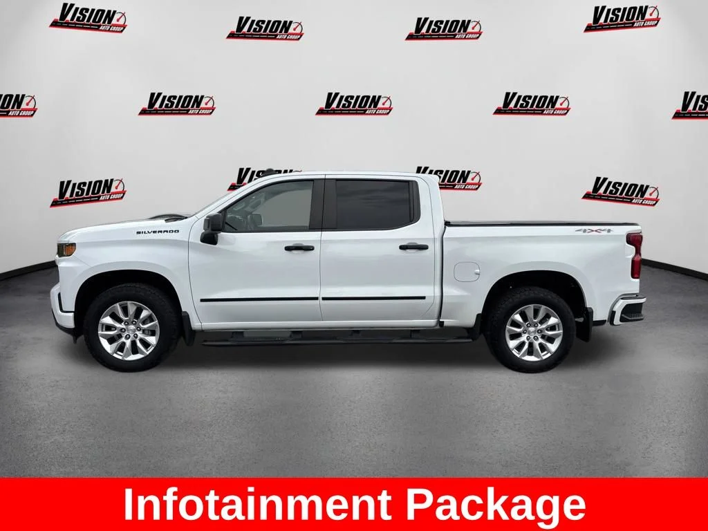 Used 2021 White Chevrolet Custom image 9