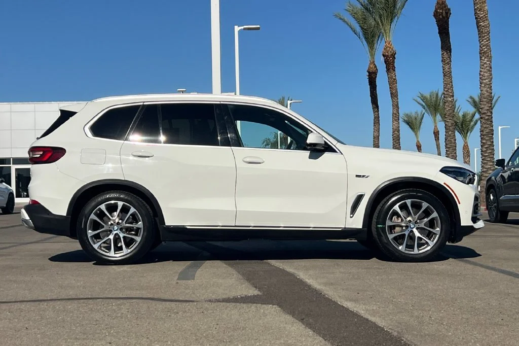 Used 2023 White BMW xDrive45e image 3