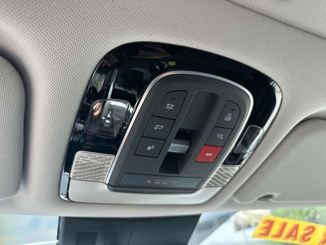 Used 2025 Hyper White Hyundai SEL Premium image 27