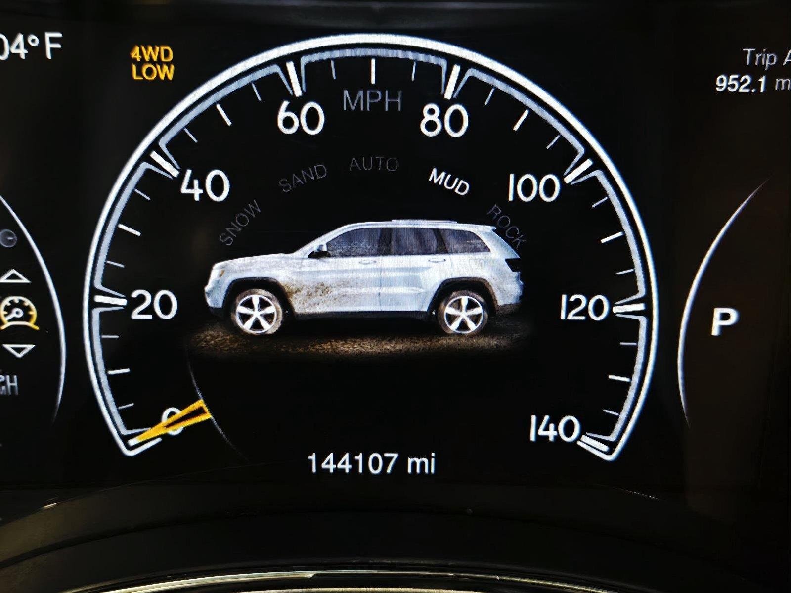 Used 2015 Bright White Clearcoat Jeep Limited image 29