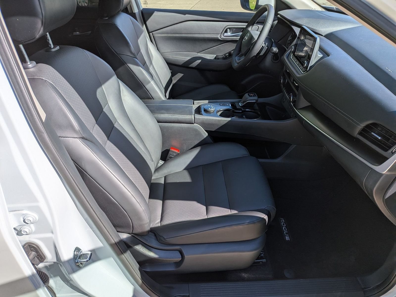 Certified Used 2025 White Pearl Nissan SV image 31