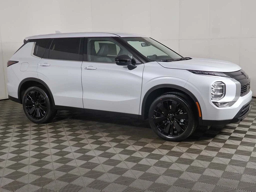 New 2026 White Mitsubishi LE image 15