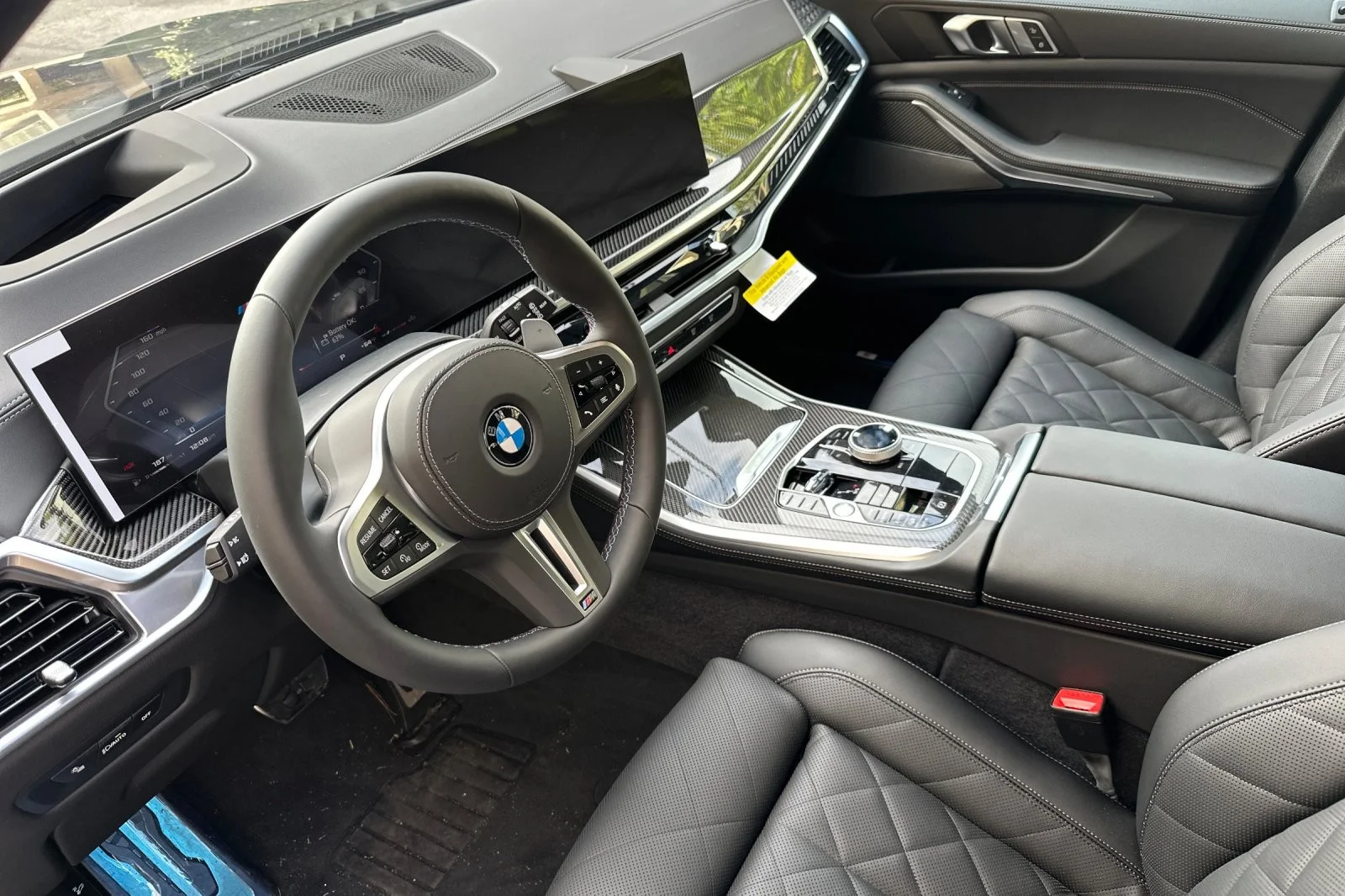 New 2026 Tanzanite Blue II Metallic BMW M60i image 9