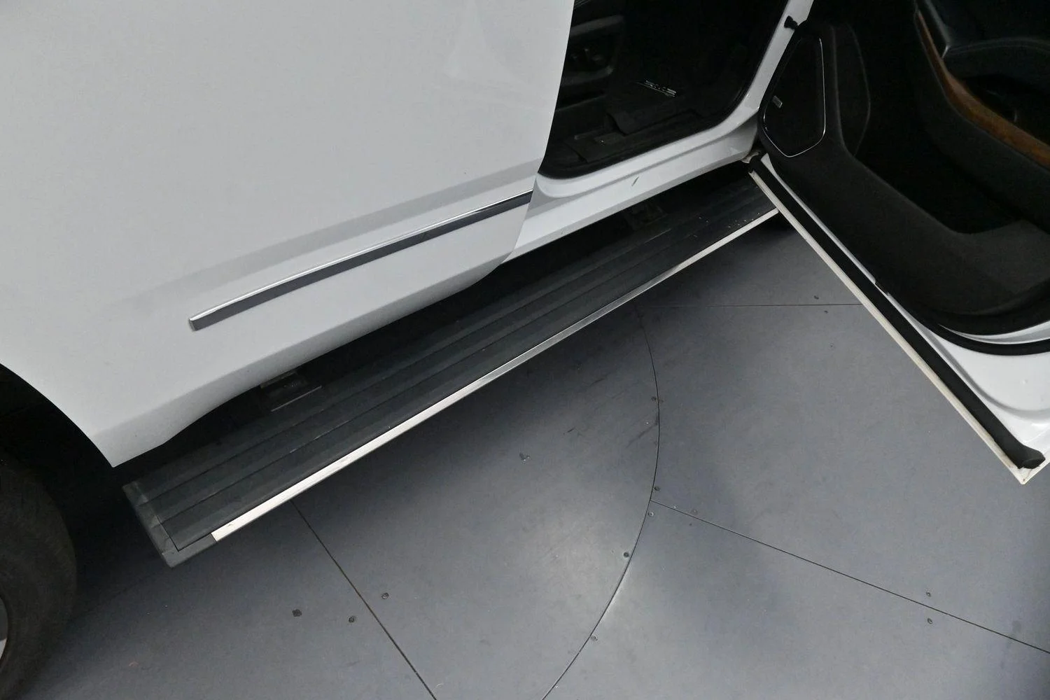 Used 2020 Summit White GMC Denali image 9