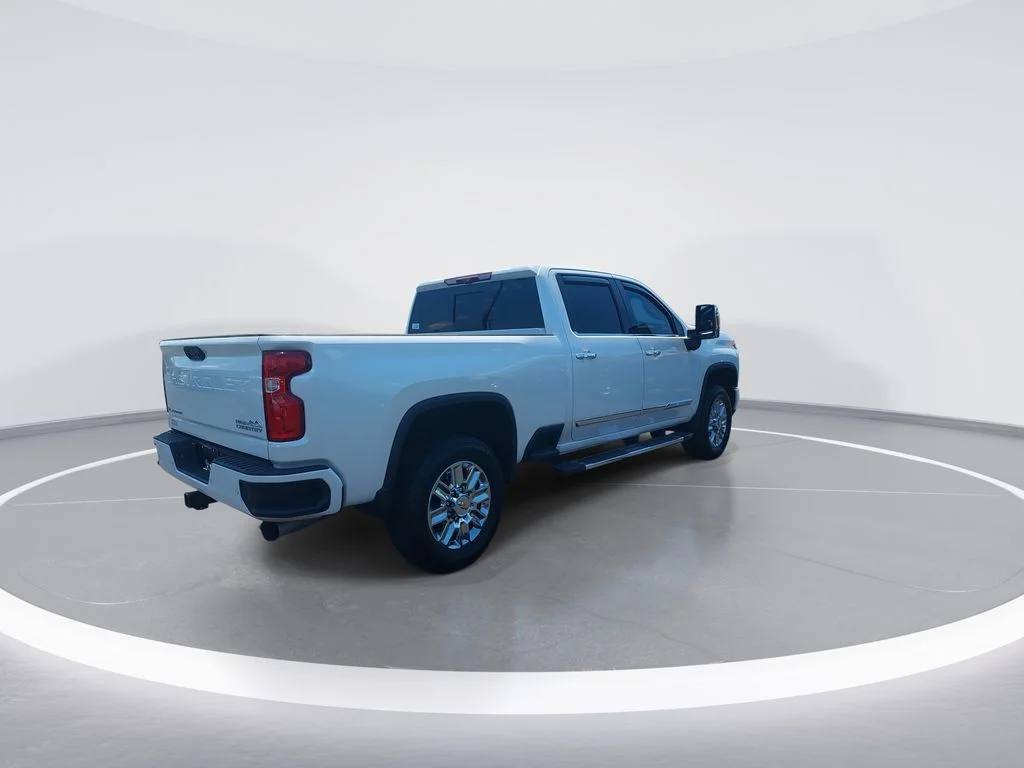Used 2024 Beige Chevrolet High Country image 8