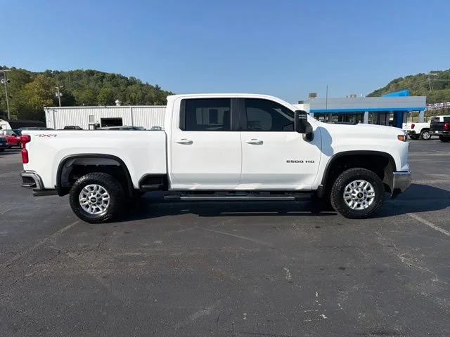 Used 2026 Summit White Chevrolet LT image 9