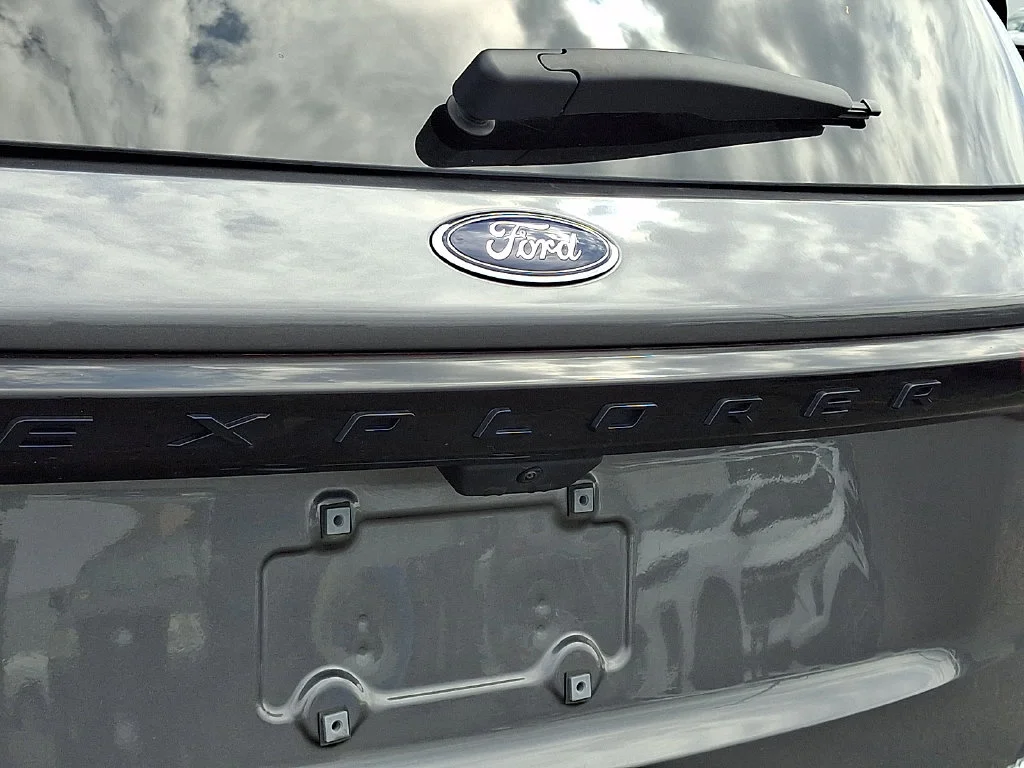 Used 2025 Gray Ford ST-Line image 32