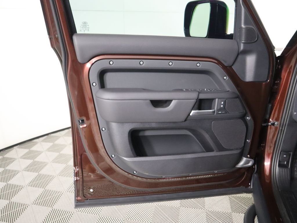 2025 Land Rover Defender S - Photo 26