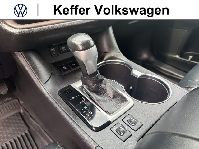 Used 2018 Blue Toyota XLE image 21