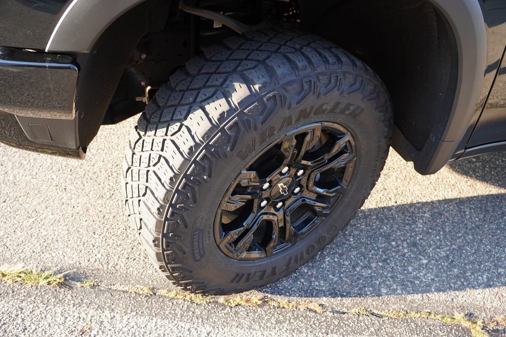 Used 2023 Black Chevrolet ZR2 image 13