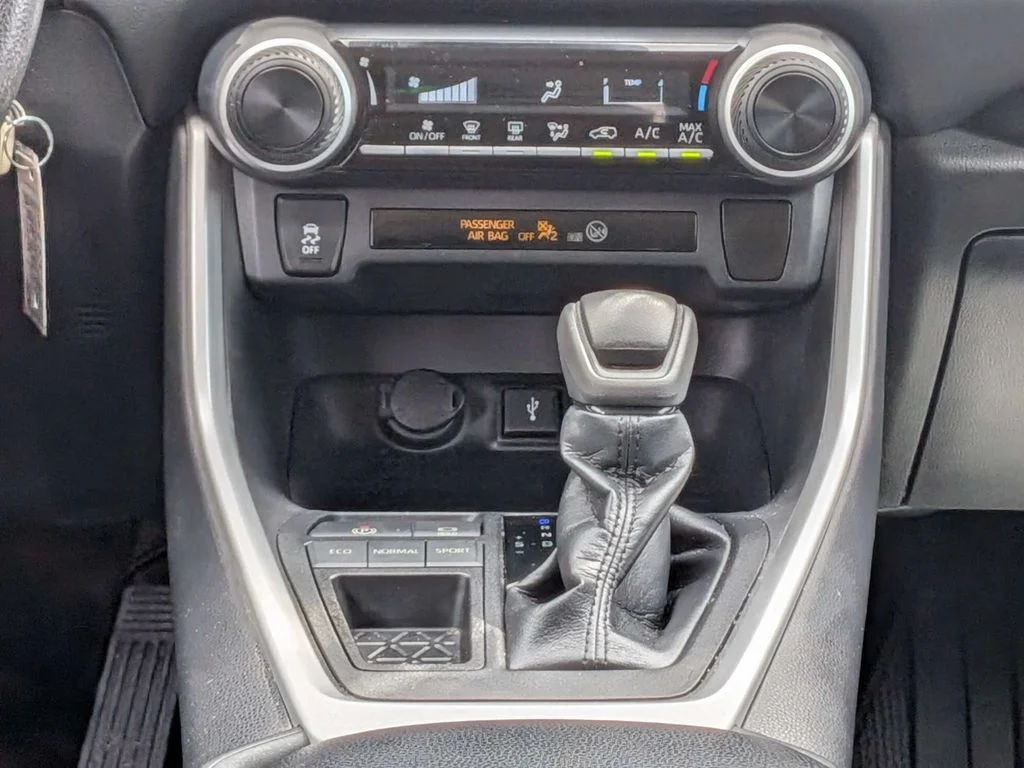 Used 2021 White Toyota LE image 21