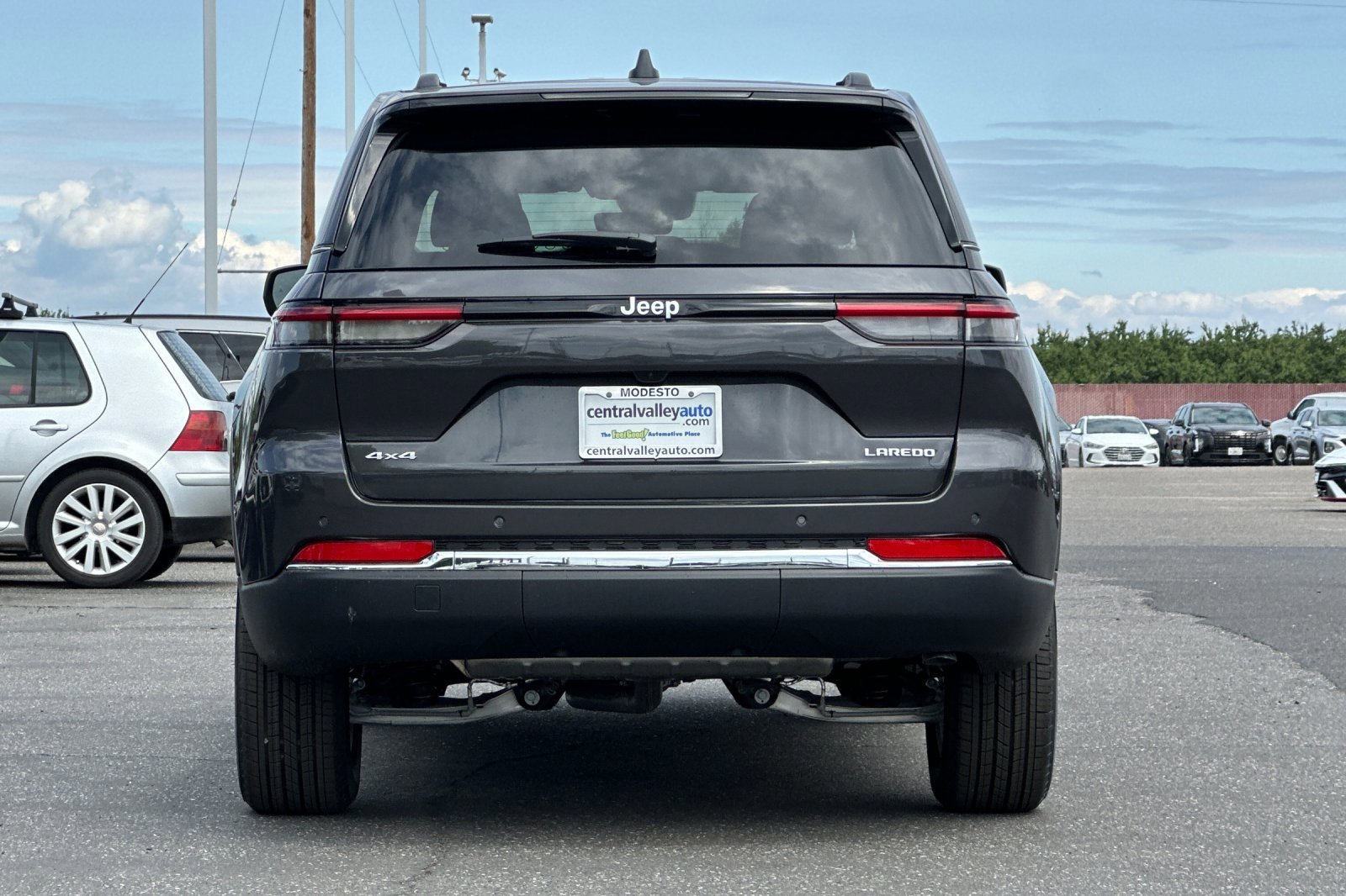 New 2026 Baltic Gray Metallic Clearcoat Jeep Laredo image 5