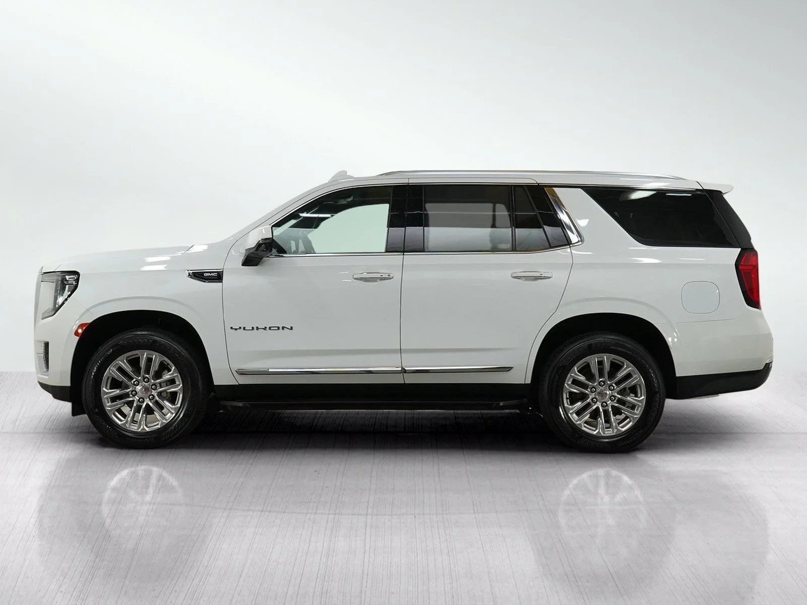 Used 2024 GMC Yukon SLT with VIN 1GKS2BKDXRR195178 for sale in Roseville, Minnesota