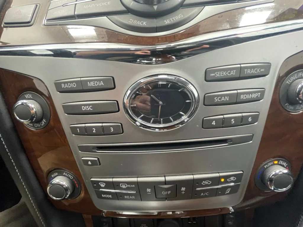 Used 2019 Black INFINITI LUXE image 20