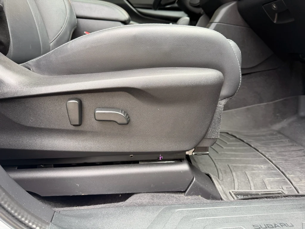 Used 2023 Ice Silver Metallic Subaru Limited image 27