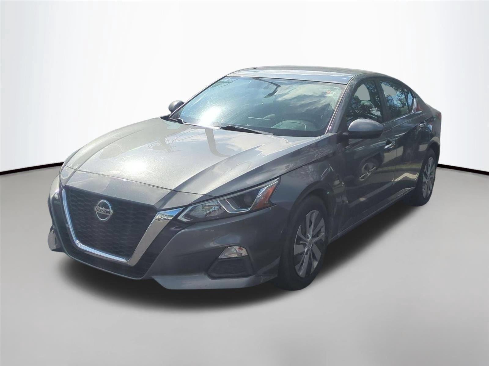 Used 2020 Gun Metallic Nissan 2.5 S image 1