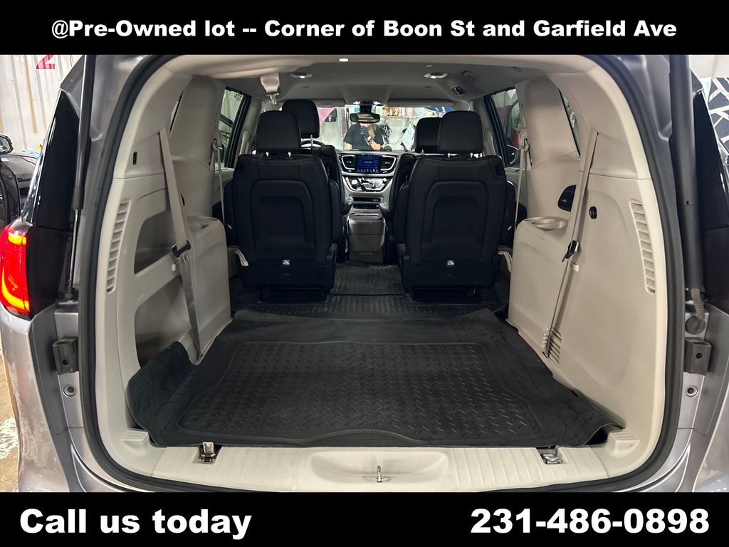 Used 2017 Silver Chrysler Touring L Plus image 22