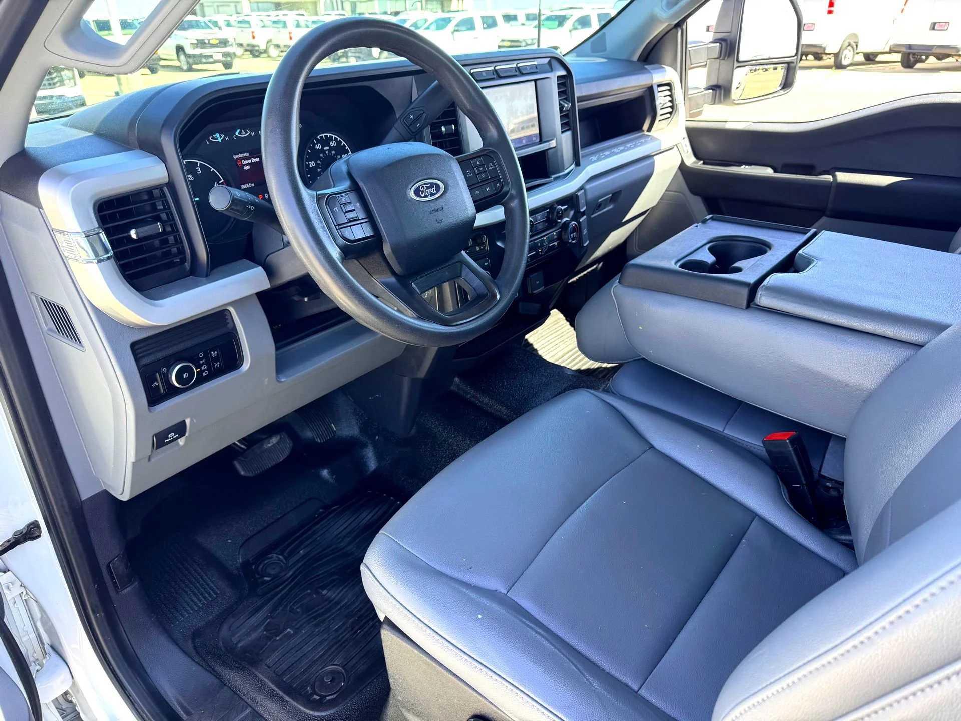 Used 2023  Ford XL image 11