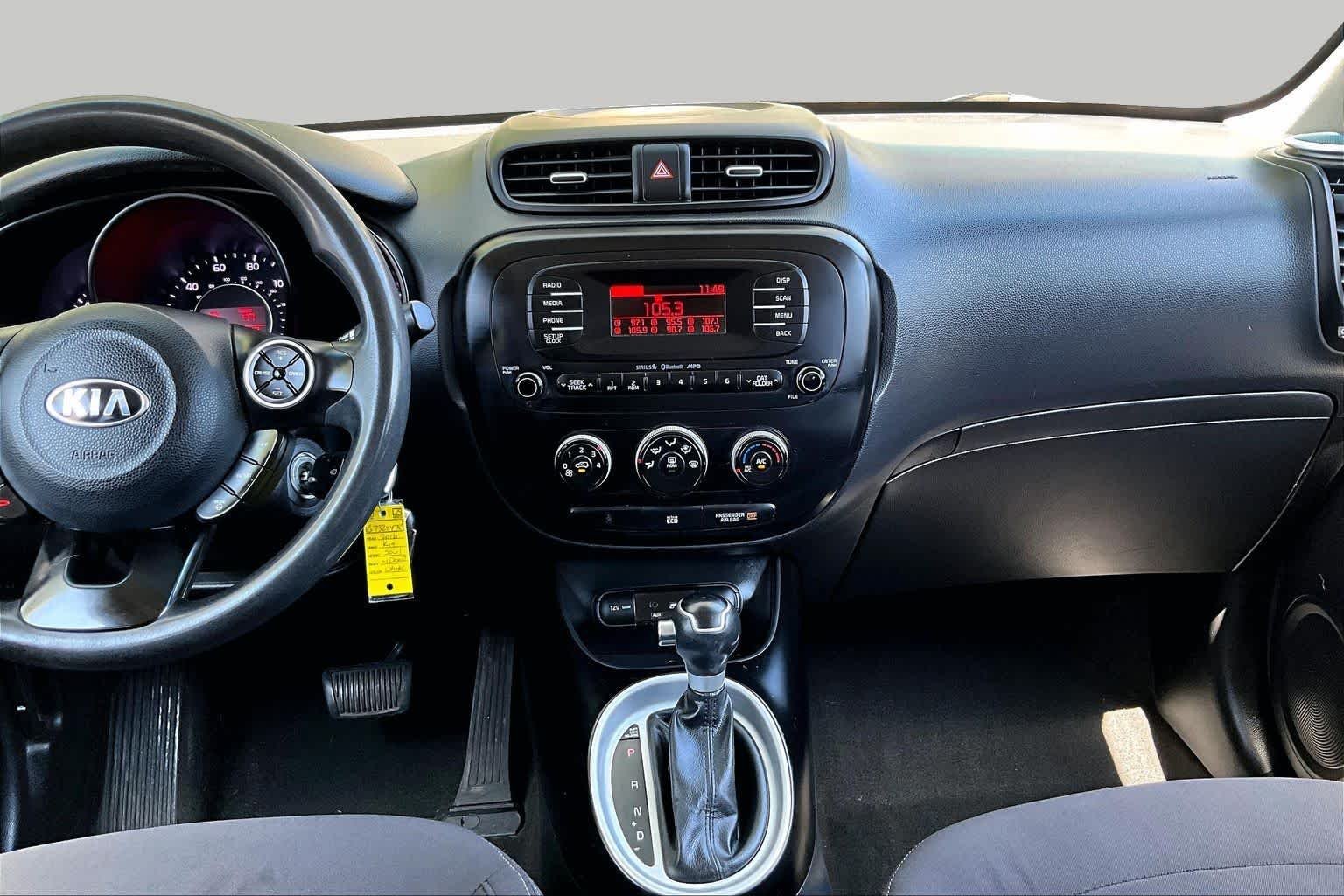 Used 2016 Clear White Kia Base image 7