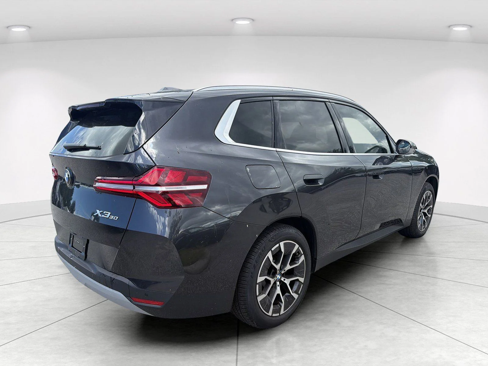 New 2026 Dark Graphite Metallic BMW 30 xDrive image 4