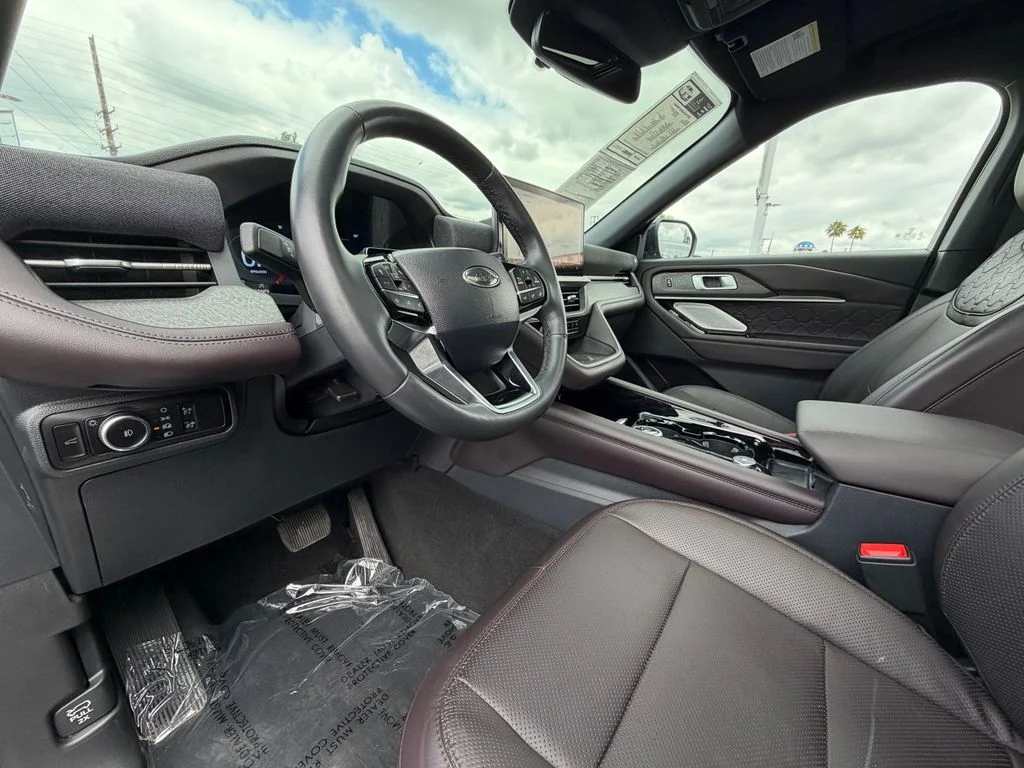 Used 2025 Gray Ford Platinum image 29