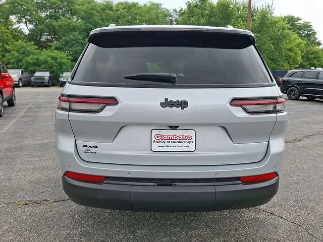 Certified Used 2024 Silver Jeep Altitude X image 9