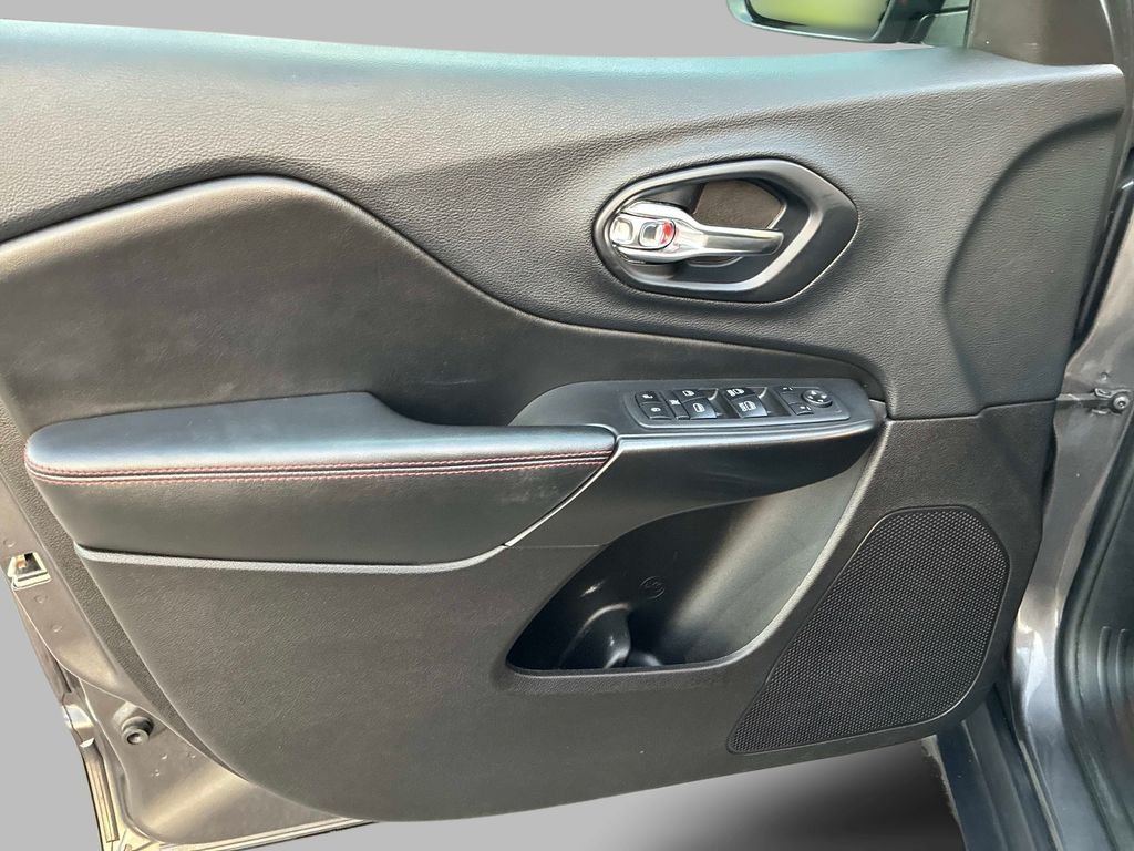 Used 2019 Gray Jeep Trailhawk image 21