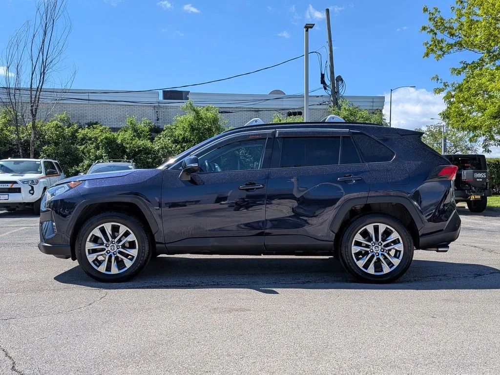 Used 2020 Blue Toyota XLE Premium image 4