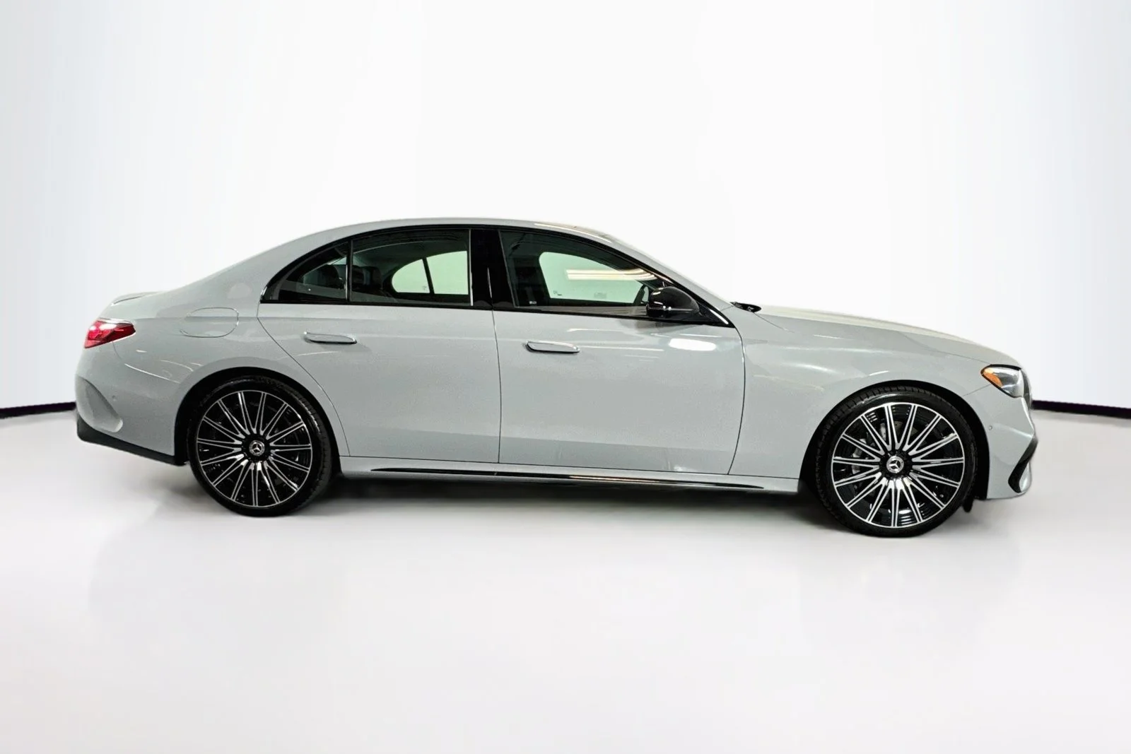 Used 2026 Manufaktur Alpine Grey Mercedes-Benz E 450 image 4