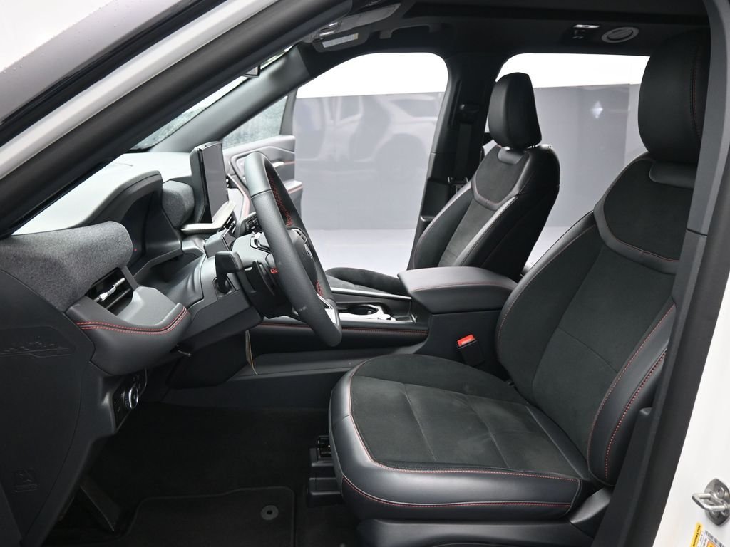New 2026 Star White Metallic Tri-Coat Ford ST image 9