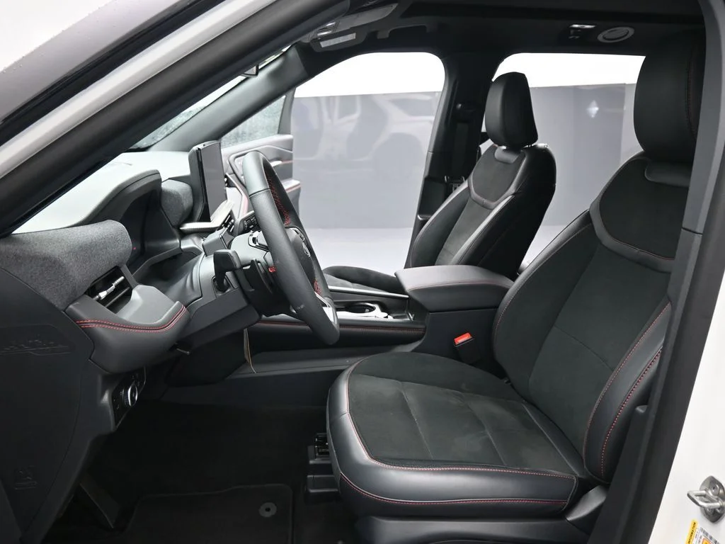 New 2026 Star White Metallic Tri-Coat Ford ST image 9