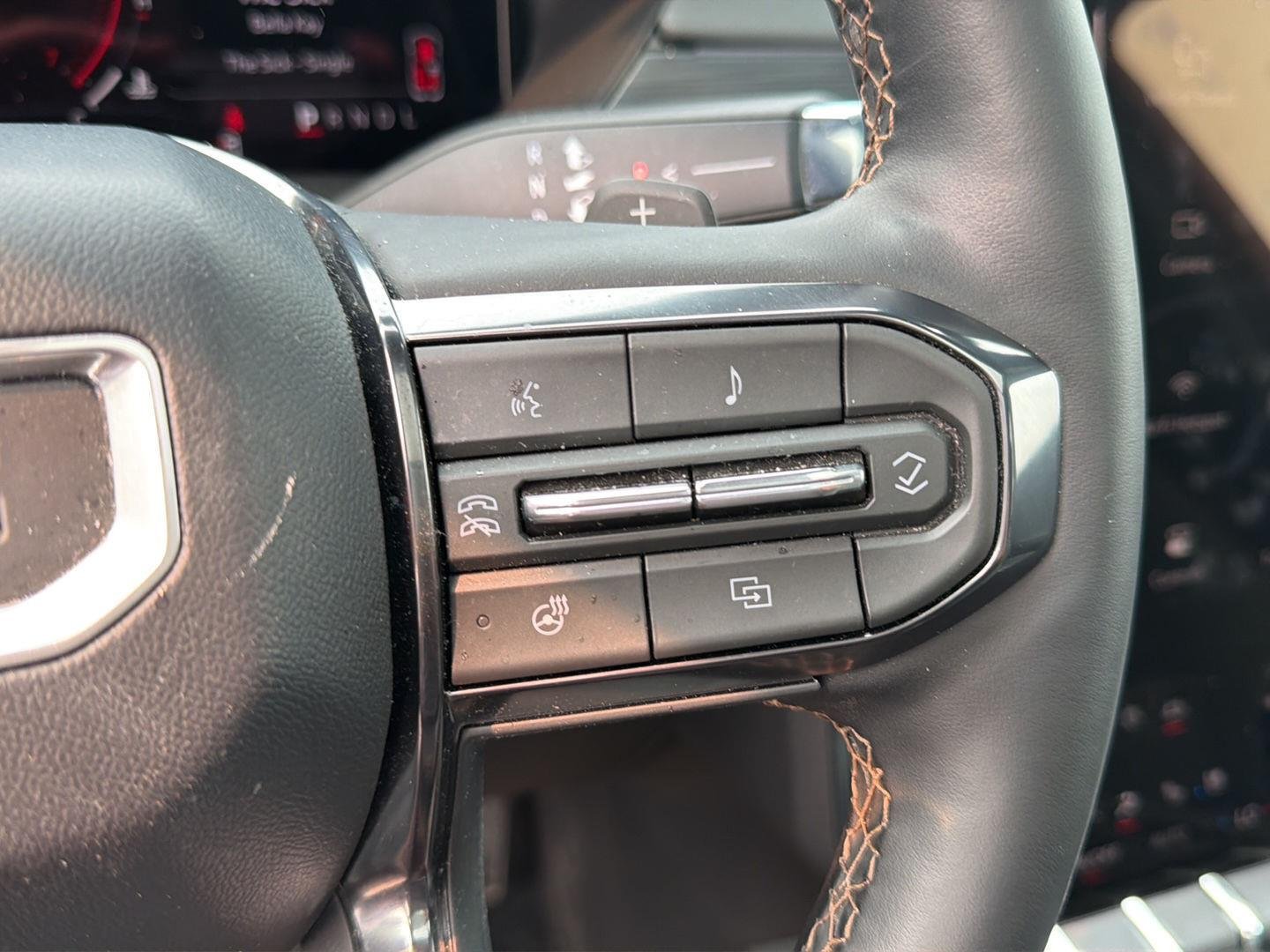 Used 2025 Summit White GMC AWD AT4 image 15