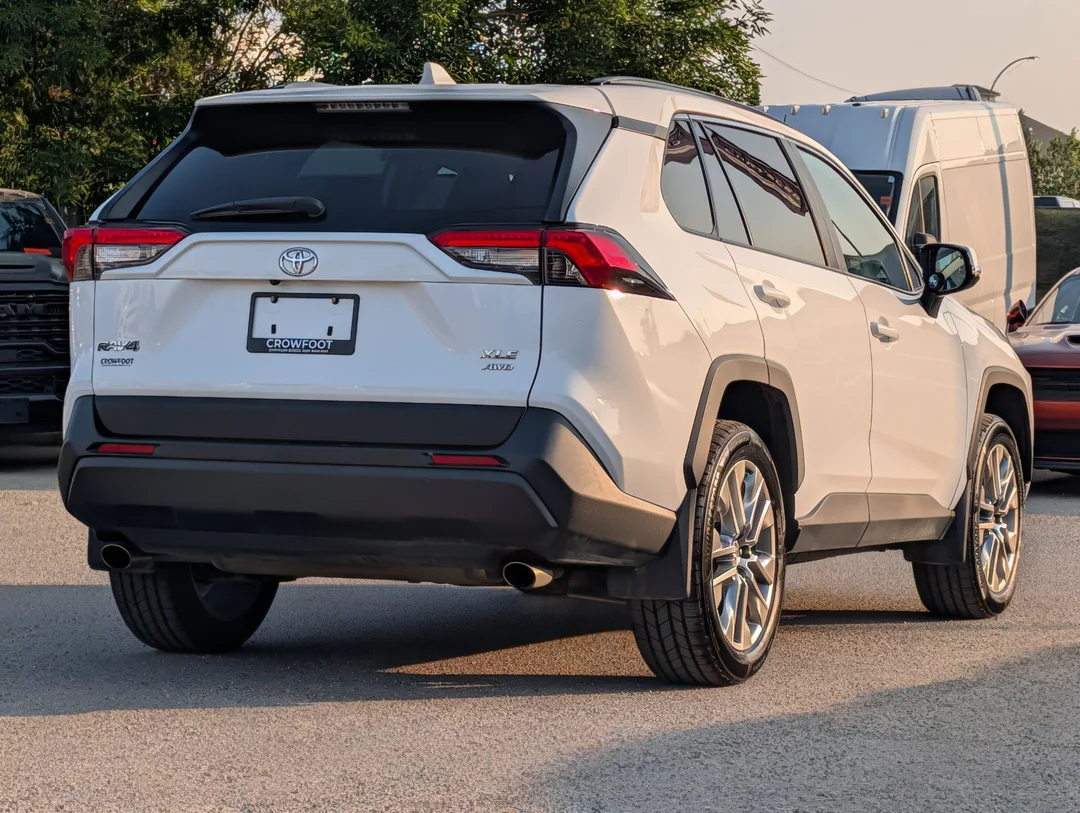 Certified Used 2019  Toyota XLE - - AWD - Leather - Sunroof - Power Liftgate - CarPlay - Safety Sense 2.0 & More! image 8