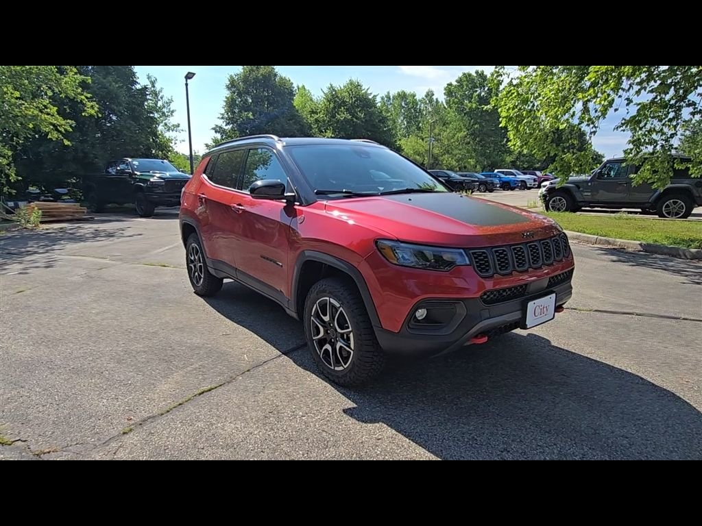 New 2026 Red Hot Pearl-Coat Exterior Paint Jeep Trailhawk image 2