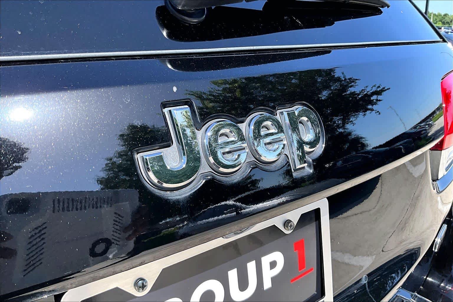 Used 2018 Diamond Black Crystal Pearlcoat Jeep Overland image 29