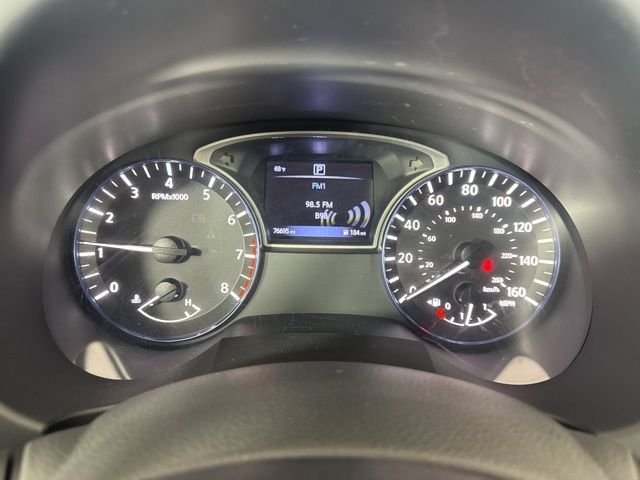 Used 2017 Red Nissan 2.5 SR image 16