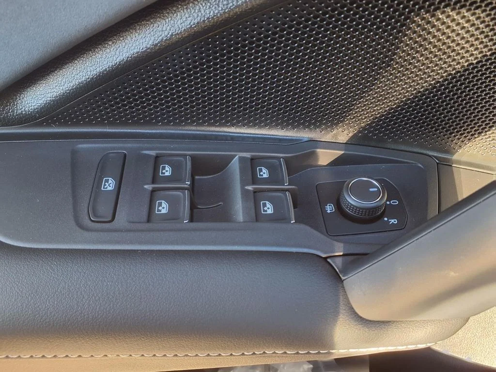 New 2026 platinum gray metallic Volkswagen 2.0T SE image 8
