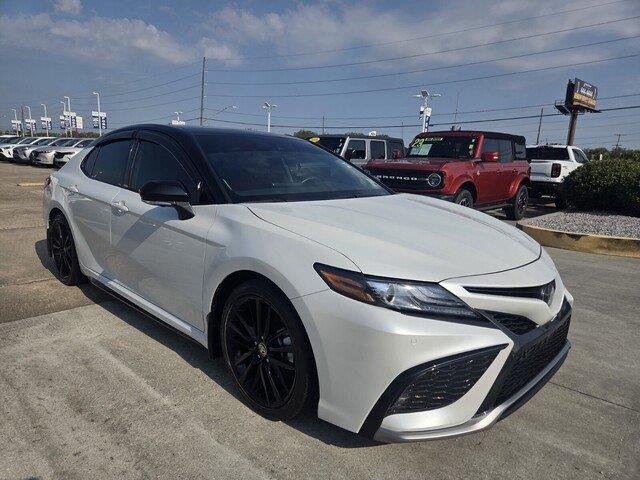 Used 2024 Wind Chill Pearl/Midnight Black Metallic Toyota XSE V6 image 6