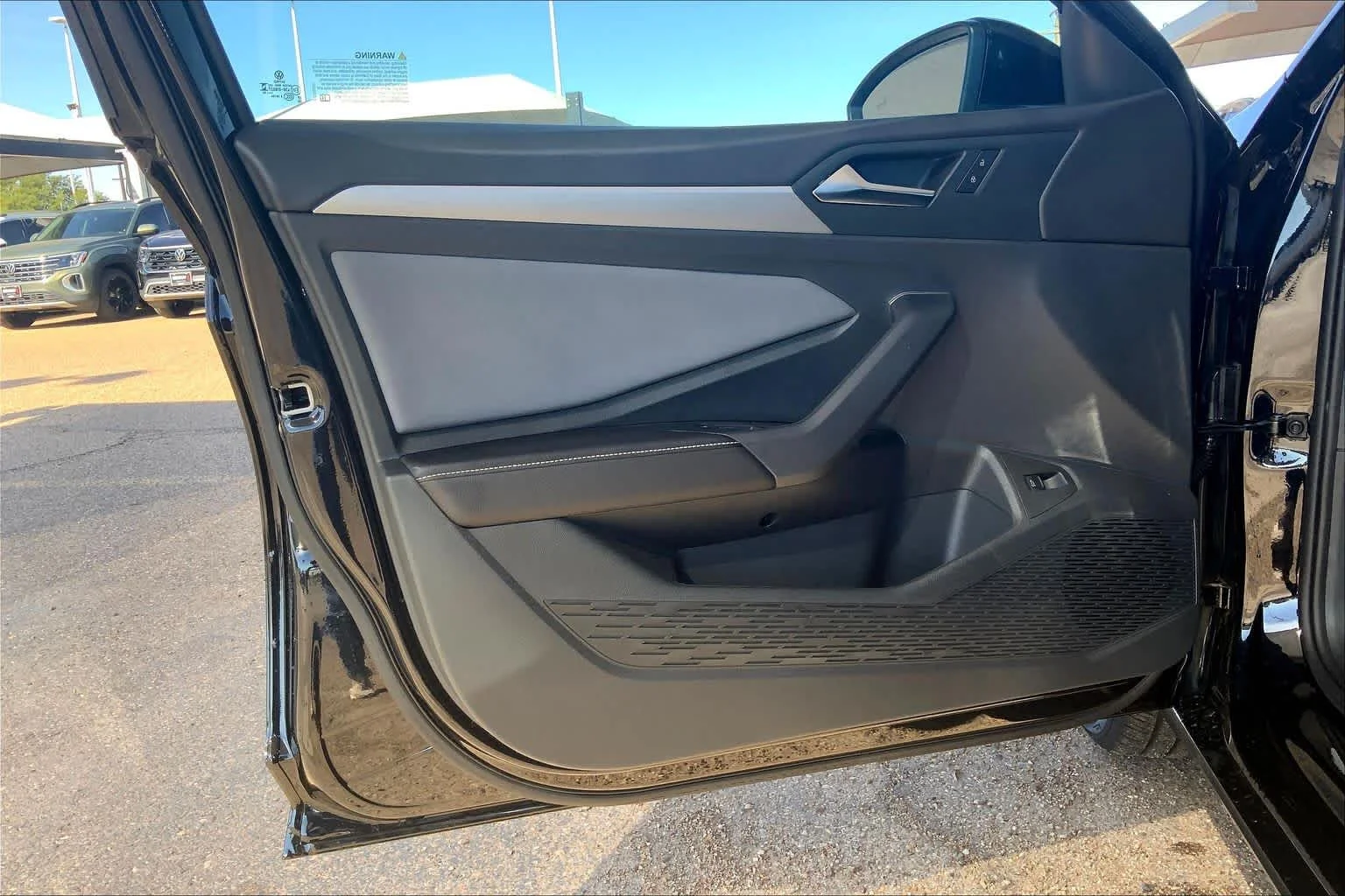 New 2026 Deep Black Pearl Volkswagen SE image 10