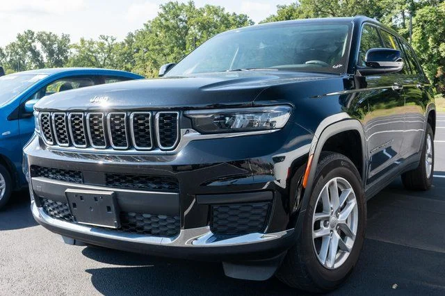 Used 2023 Black Jeep Laredo image 1