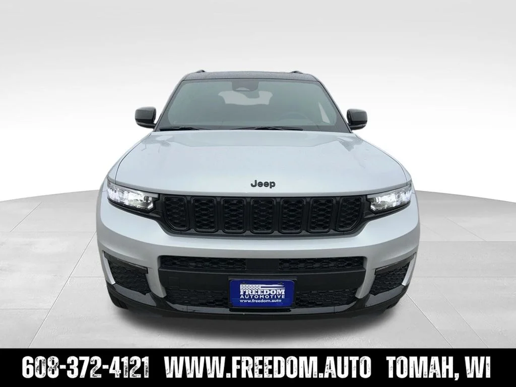 Used 2025 Silver Zynith Jeep Limited image 12