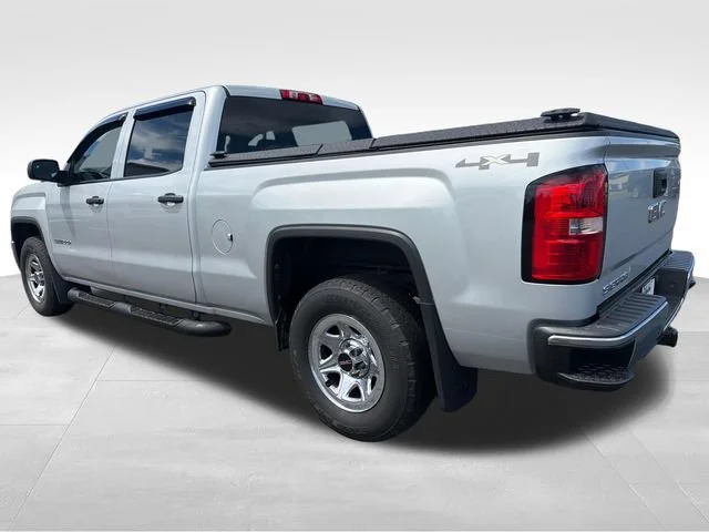 Used 2015 Silver GMC  image 3