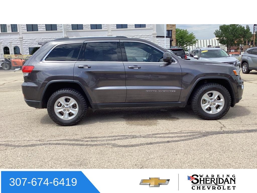 Used 2017 Gray Jeep Laredo image 3
