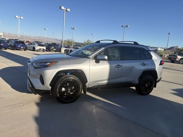 2025 Toyota RAV4 SE - Photo 8