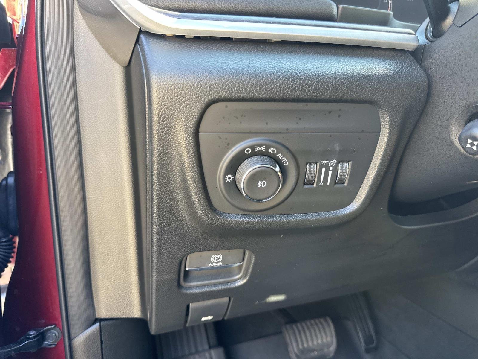 Used 2025 Velvet Red Pearlcoat Jeep Limited image 21