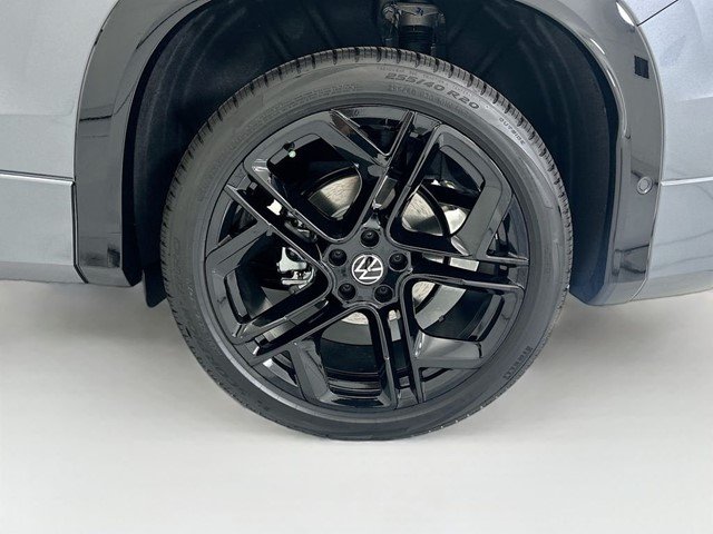 New 2026 Platinum Gray Metallic Volkswagen 2.0T SE R-Line Black image 29