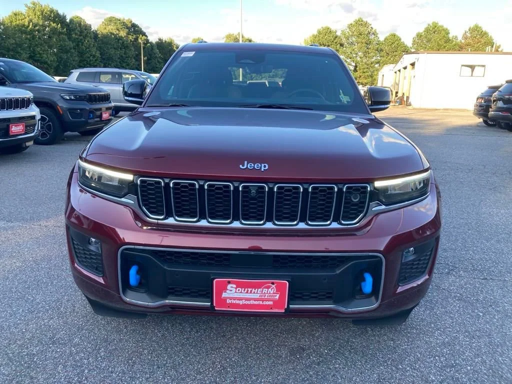 New 2024 Velvet Red Pearl-Coat Exterior Paint Jeep Overland 4xe image 9