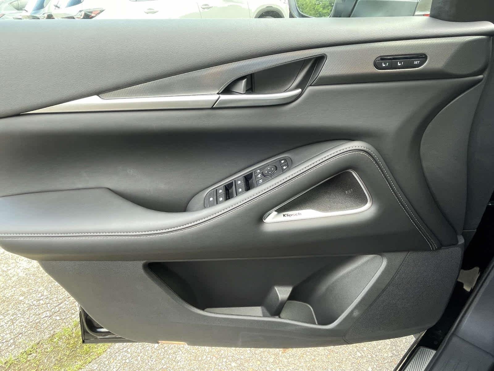 New 2027 Mineral Black INFINITI LUXE image 29