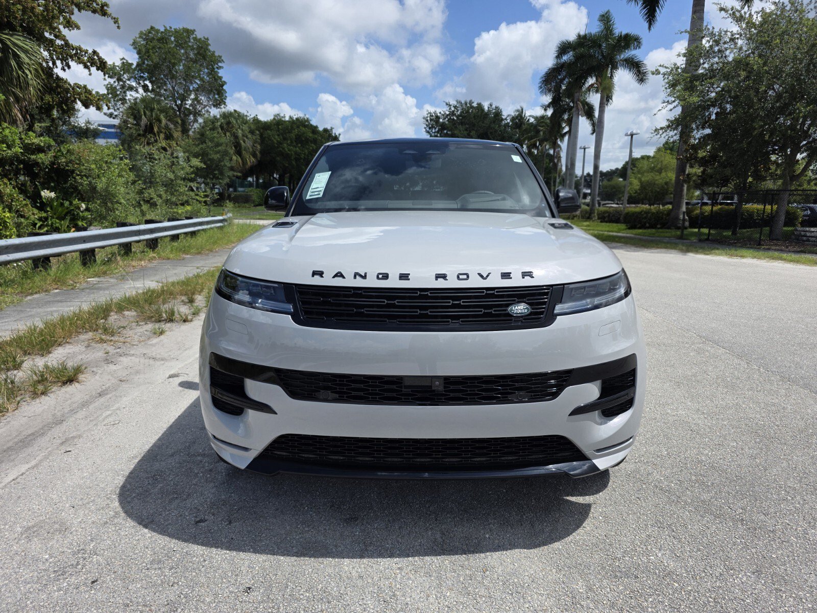 New 2026 Borasco Grey Land Rover P400 Dynamic SE image 8